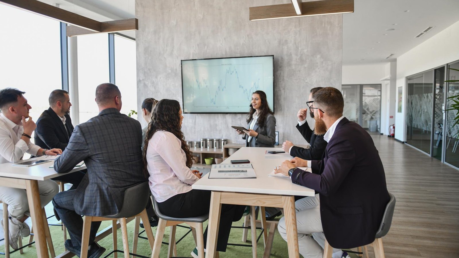 How to Choose a Startup Consultant in Dubai 1 edited